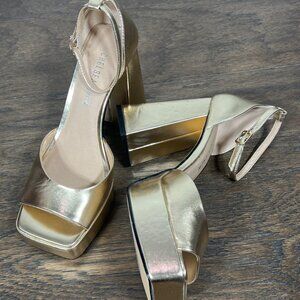 CHELSEA CREW Chaser Metallic Platform Heels in Gold Sz 38 US Sz 7 NWOB